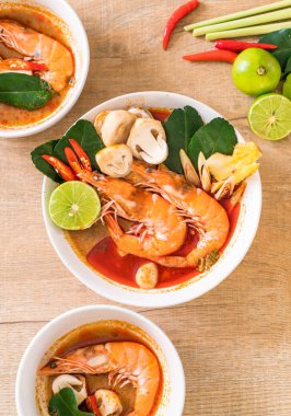 Tom Yum Goong baharatlı ekşi çorbası