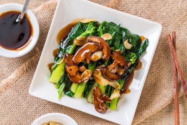 İstiridye soslu kızarmış Hong Kong Kale heyecan