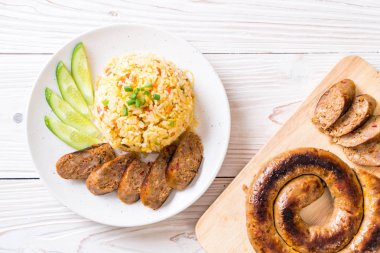 Fried Rice Notrhern Tay acılı sosis ile