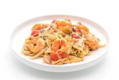 Karides ve domatesli spagetti. 