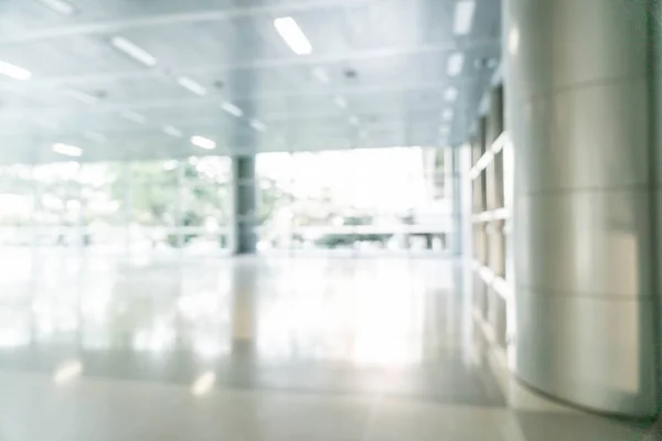 Difuminación abstracta y desenfocada en edificio de oficinas vacío con vidrio — Foto de Stock