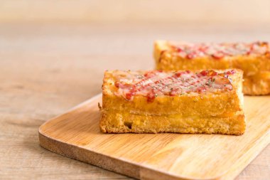 croque monsieur bacon ans egg sandwich