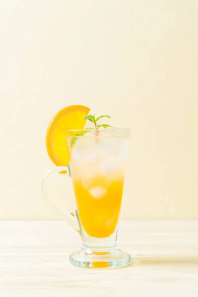 Suco de laranja com refrigerante — Fotografia de Stock