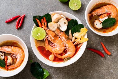 Tom Yum Goong baharatlı ekşi çorbası