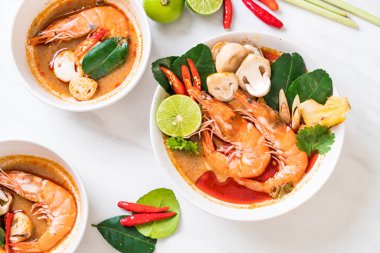 Tom Yum Goong baharatlı ekşi çorbası