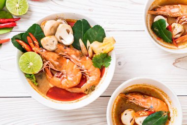 Tom Yum Goong baharatlı ekşi çorbası