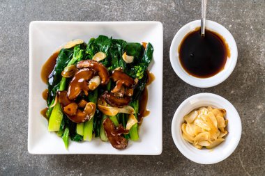 İstiridye soslu kızarmış Hong Kong Kale heyecan