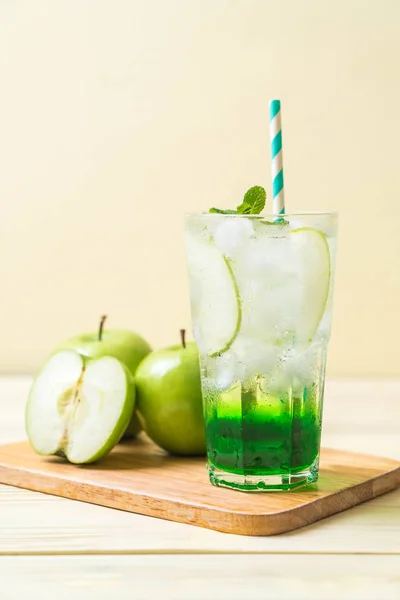 Zielona soda jabłkowa — Zdjęcie stockowe