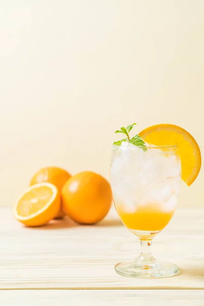 Apelsinjuice med soda — Stockfoto