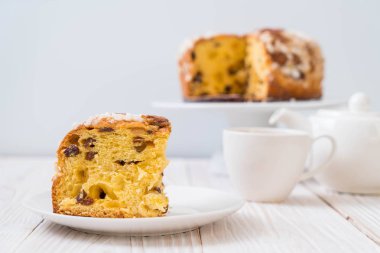 badem ile kuru üzüm Ekmek pasta