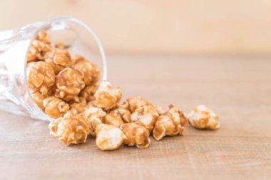 Patlamış Mısır ile karamel