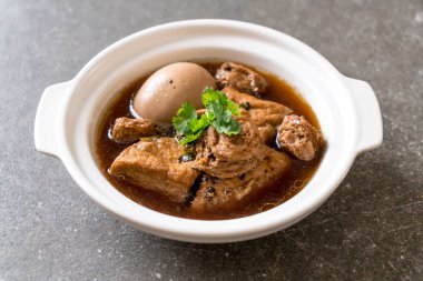 soya peyniri ile tatlı sos haşlanmış yumurta