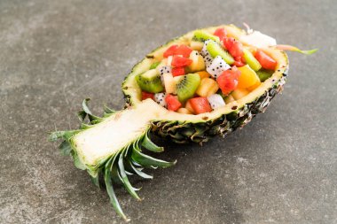 dilimlenmiş meyve karışımı 