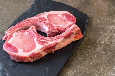 domuz pirzolası ham