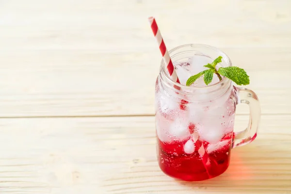 Iced aardbei soda — Stockfoto