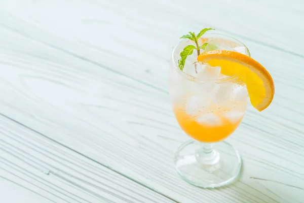 Suco de laranja com refrigerante — Fotografia de Stock