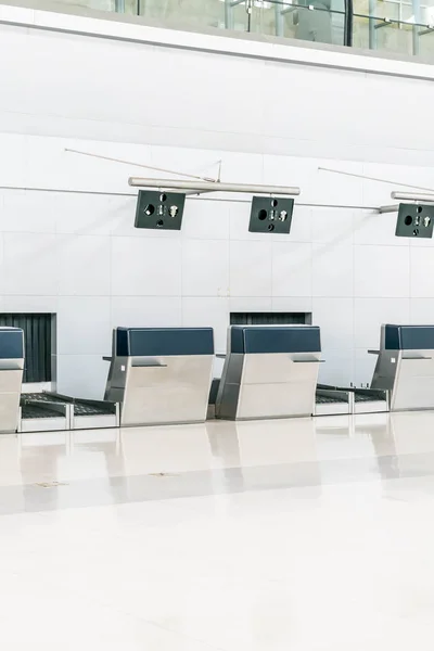 Empty check-in desks in international airport — Stock Photo, Image