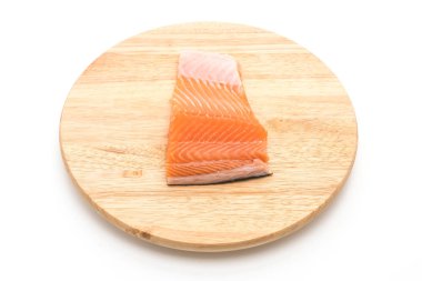 ahşap tahta üzerinde taze somon