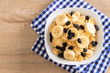 muz, Kuru üzüm ve süt ile tahıl 
