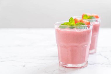 çilek smoothies milkshake