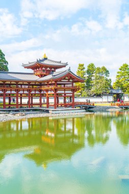 Güzel mimari Byodo içinde Kyoto tapınakta.