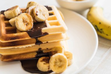 çikolata ile muz gözleme