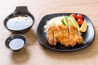 Japon derin kızarmış domuz pirzola (tonkatsu kümesi)