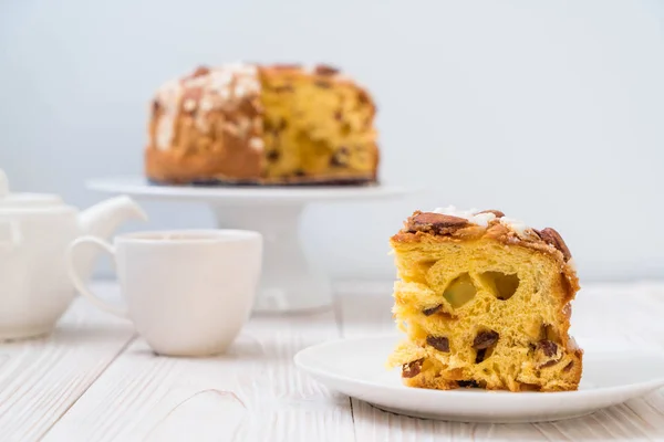 Raisin bread cake with almond — Stock Photo, Image