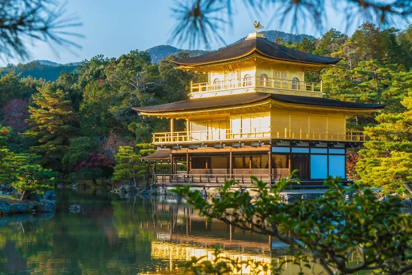 Bella architettura al Tempio Kinkakuji (Il Padiglione d'Oro ) — Foto Stock