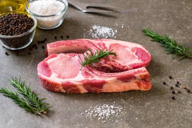 domuz pirzolası ham