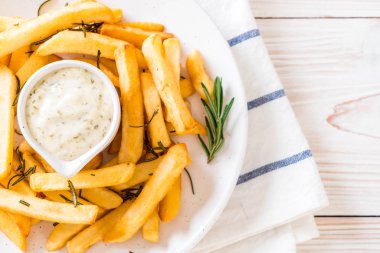 Soslu patates kızartması.