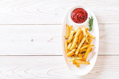 Soslu patates kızartması.