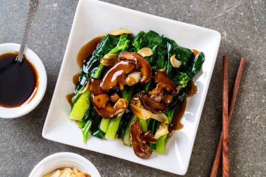 İstiridye soslu kızarmış Hong Kong Kale heyecan