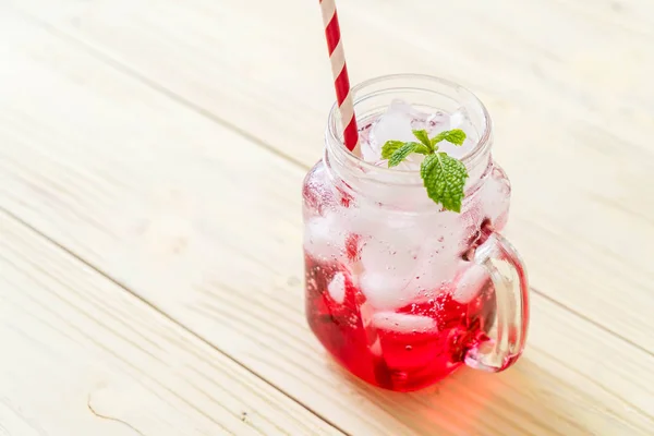 Iced strawberry soda — Stock Photo, Image