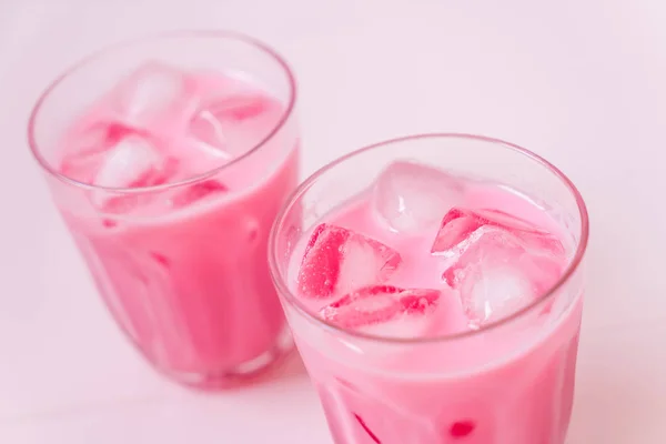 Ροζ φράουλα milkshake — Φωτογραφία Αρχείου