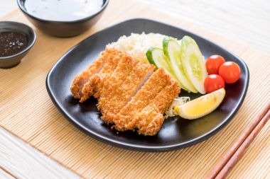 Japon derin kızarmış domuz pirzola (tonkatsu kümesi)