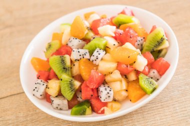 dilimlenmiş meyve karışımı 