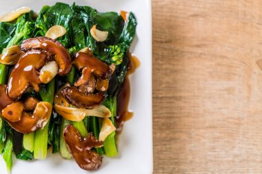 İstiridye soslu kızarmış Hong Kong Kale heyecan