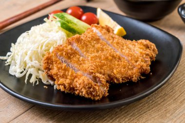 Japon derin kızarmış domuz pirzola (tonkatsu kümesi)
