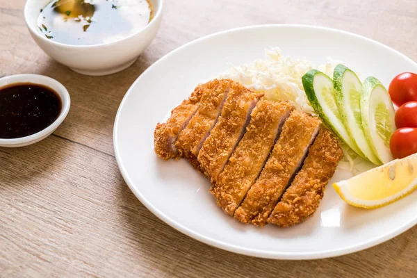 Costeleta de porco frito japonês (conjunto tonkatsu ) — Fotografia de Stock