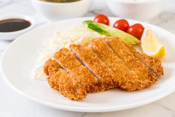 Chuleta de cerdo frita japonesa (conjunto tonkatsu ) —  Fotos de Stock