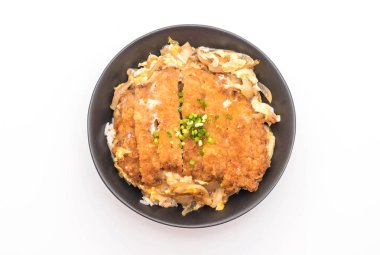 Kızarmış domuz pirzola tabağı (Katsudon)