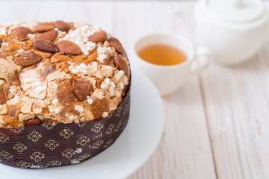 badem ile kuru üzüm Ekmek pasta