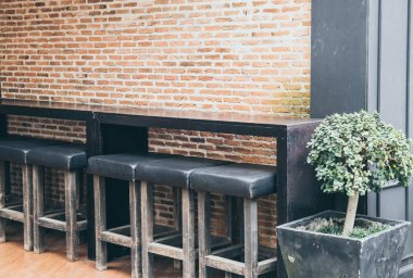 boş ahşap masa ve sandalye Açık Restoran