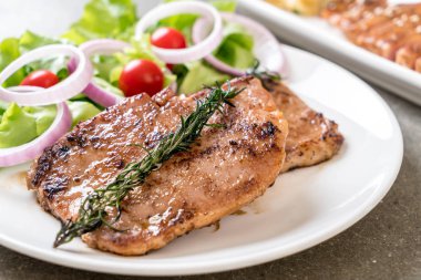 sebzeli ızgara domuz biftek