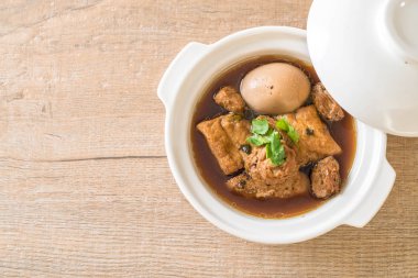 soya peyniri ile tatlı sos haşlanmış yumurta