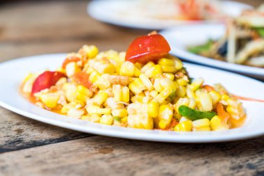 Baharatlı papaya salatası