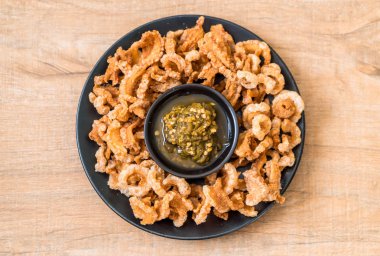 Kızarmış domuz eti rince ya da domuz eti aperatif Kuzey Tayland yeşil biber D ile