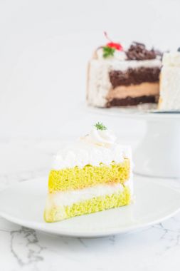 Pandalar pasta plaka üzerinde