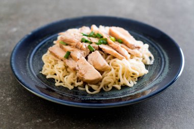 Kızartma tavuk şehriye